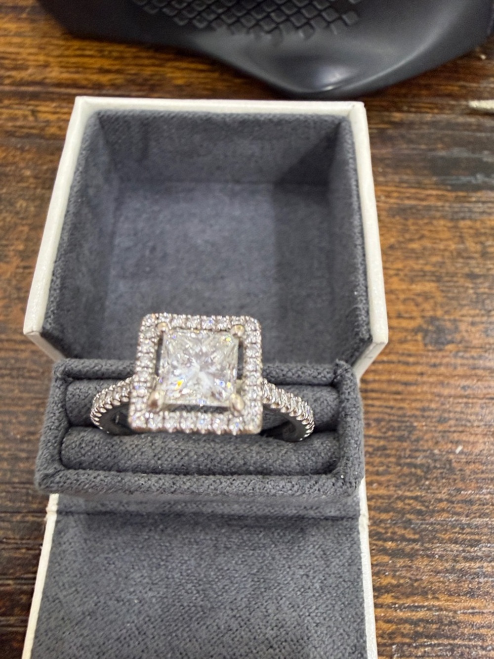 Princess-Cut Halo Engagement white gold Ring central diamond 1ct